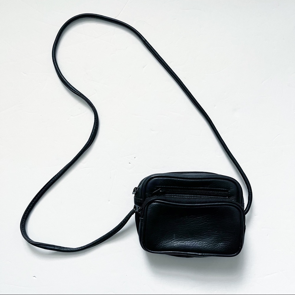 Vintage Y2K Wilsons Leather crossbody belt bag purse zippered black